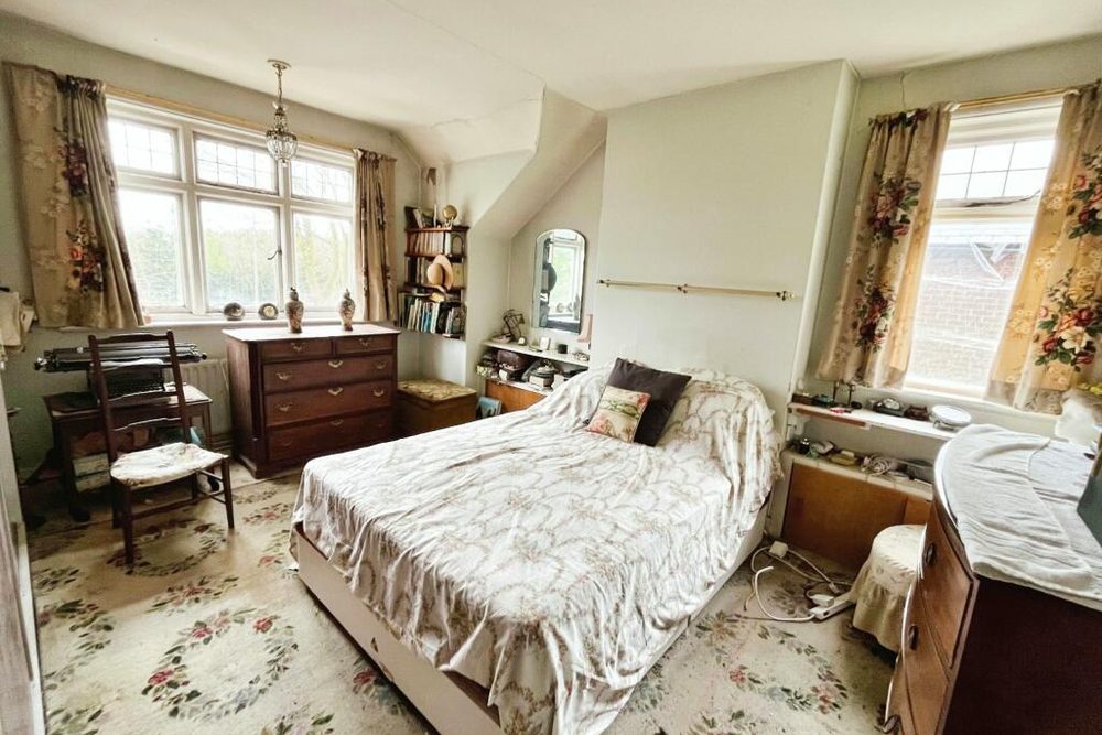 Bedroom before renovation